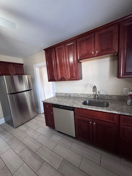 Kitchen - 786 Farmington Ave