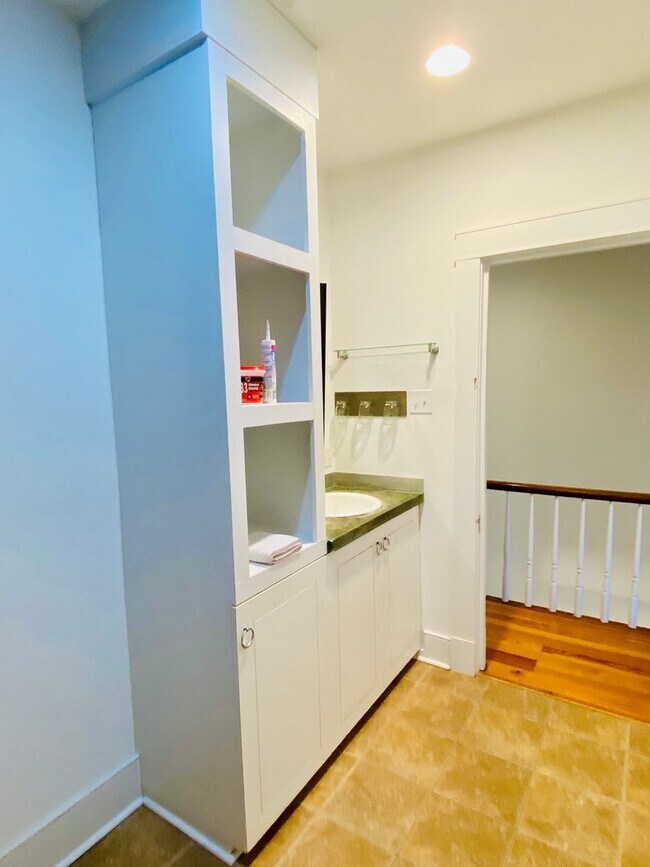 Building Photo - Beautifully Renovated 2bdrm/1.5bth Row House Located in Historic Church Hill!!