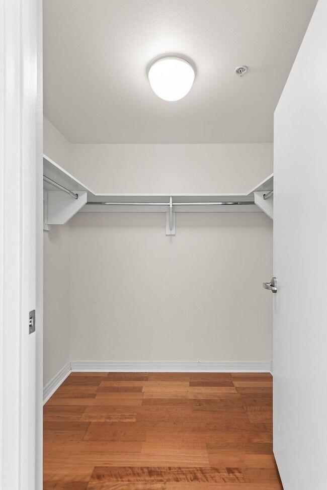 Building Photo - Walkable Little Italy Living – 3BR/3BA with Gated Parking