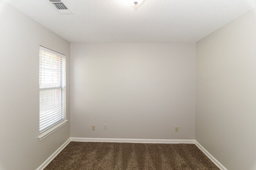 Building Photo - 1262 Breezy Valley Dr