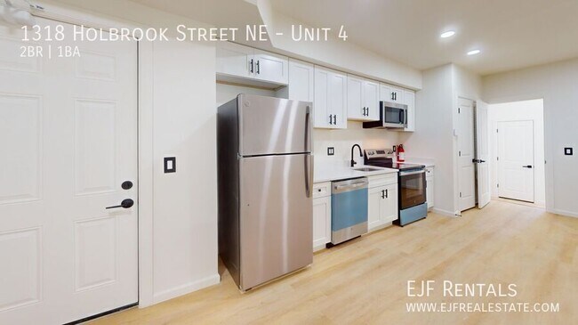 Building Photo - 1318 Holbrook St NE