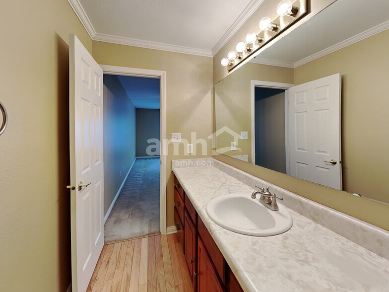 Building Photo - 1159 Fiesta Dr