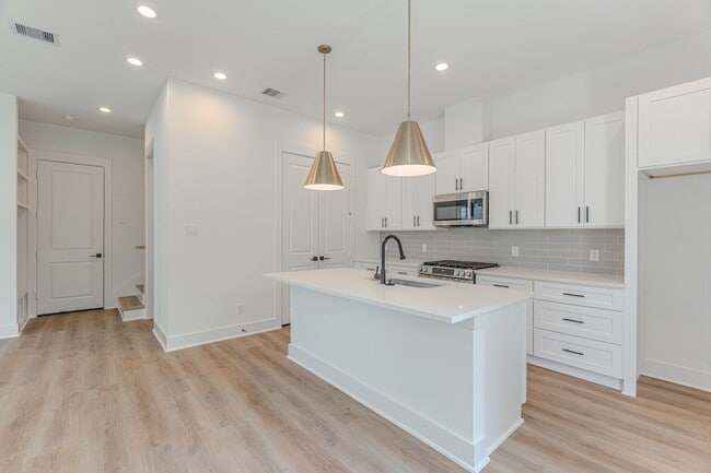 Building Photo - 7707 Inwood Grv Ln