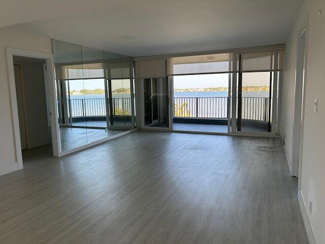Building Photo - 8200 Lakeshore Dr