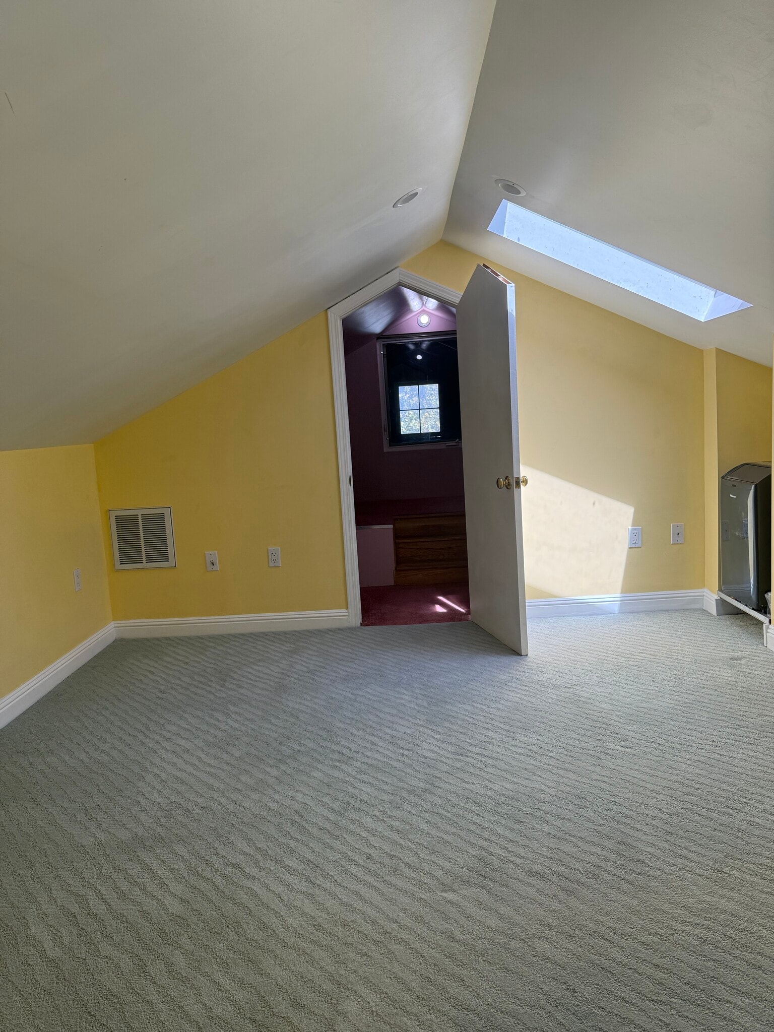 bedroom + walkin closet - 21744 Almaden Rd