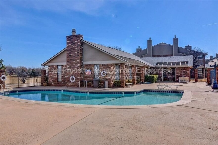 Building Photo - 11431 Springhollow Rd