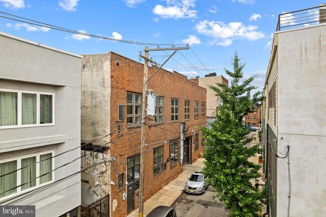 Building Photo - 810 N Hancock St