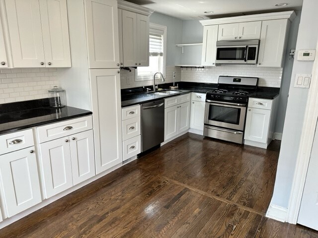 Kitchen - 6422 S Lawler Ave