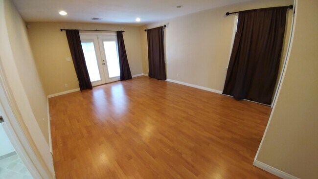 Building Photo - Gorgeous and Spacious 3-Bedroom 2-Bath home with Built-In BBQ, Garage, Hardwood Floors & Yard! MO...