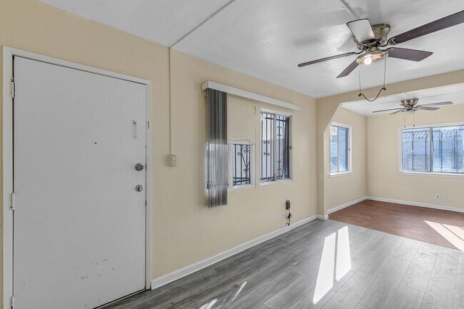 Building Photo - 10627 1/2 S Vermont Ave