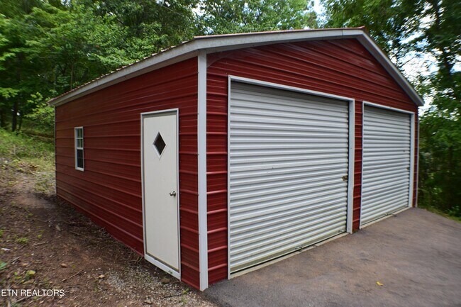 Building Photo - 289 Dark Hollow Rd N