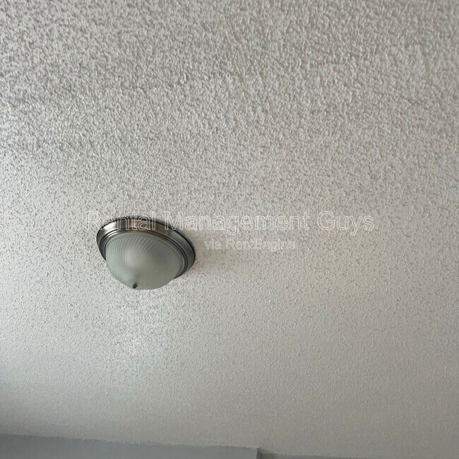 Building Photo - 2110 Fremont Ave N