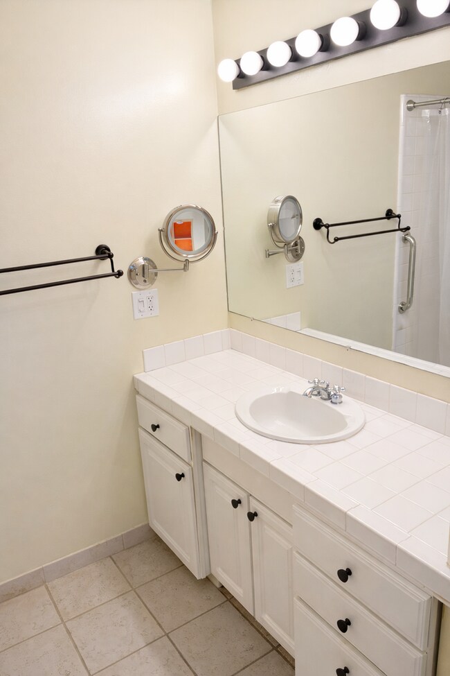 Building Photo - HILLCREST TRIPLEX