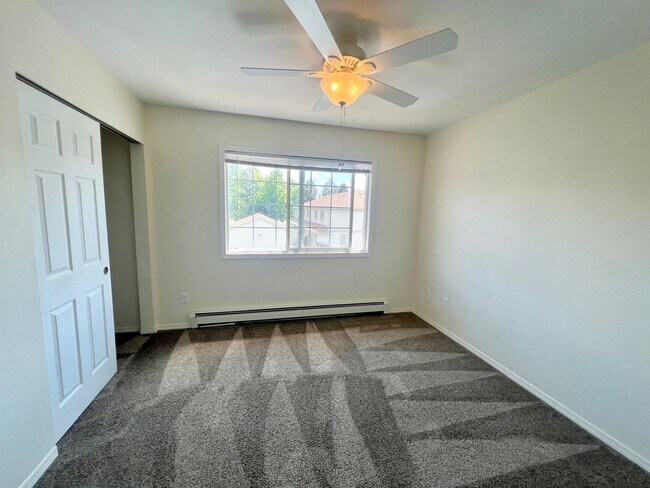 Building Photo - 209 E 18th Ave