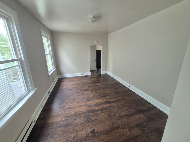 Building Photo - 215 Elm St