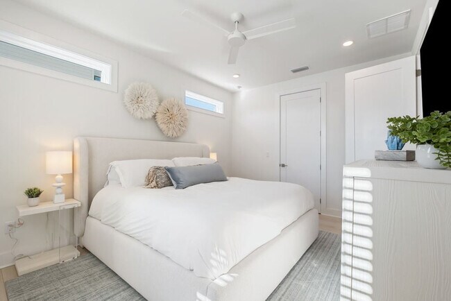 Building Photo - 31 Sarah St