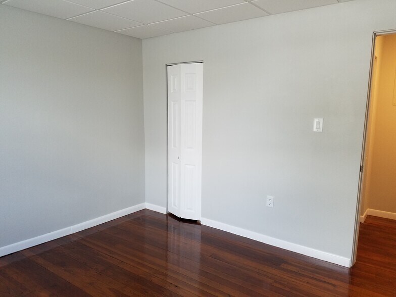 Building Photo - 115 E 4th Ave