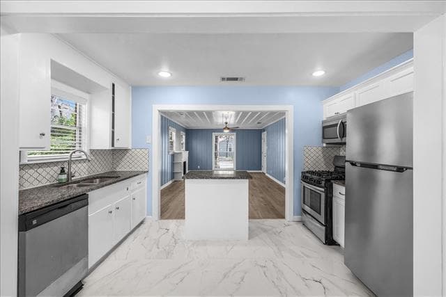 Building Photo - 301 Isbell Rd