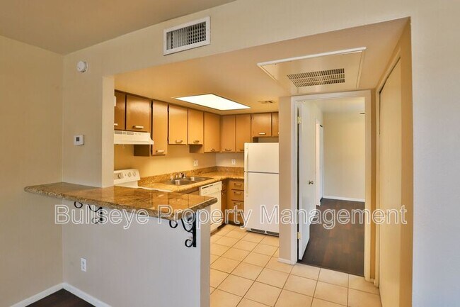 Building Photo - 700 W University Dr