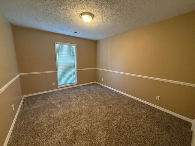 Building Photo - Half off first month's rent!!!