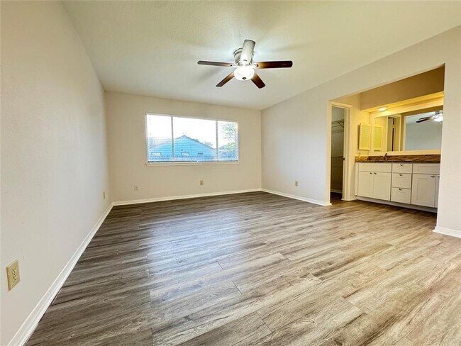 Building Photo - 2202 Windy Meadow Dr