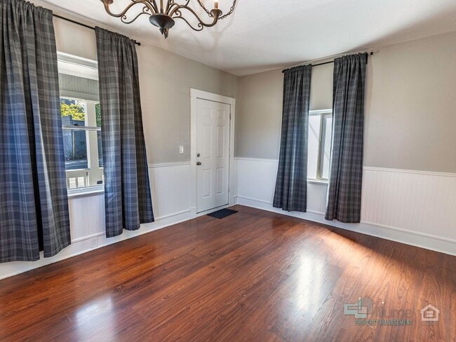 Building Photo - Charming 2-Bedroom Home with Private Yard in the Heart of St. Johns