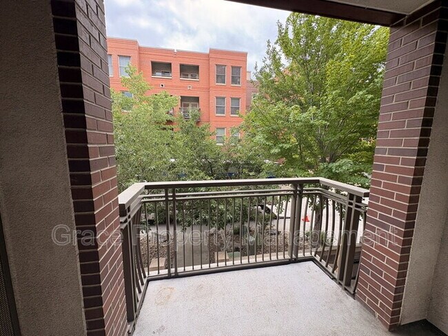 Building Photo - 1630 N Clarkson St