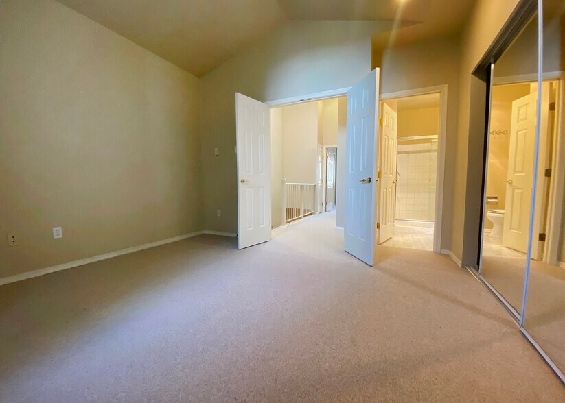 Building Photo - 16125 Juanita Woodinville Way NE