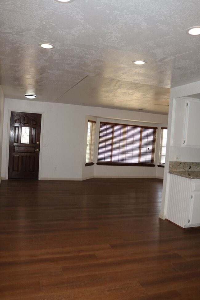 Building Photo - House for rent