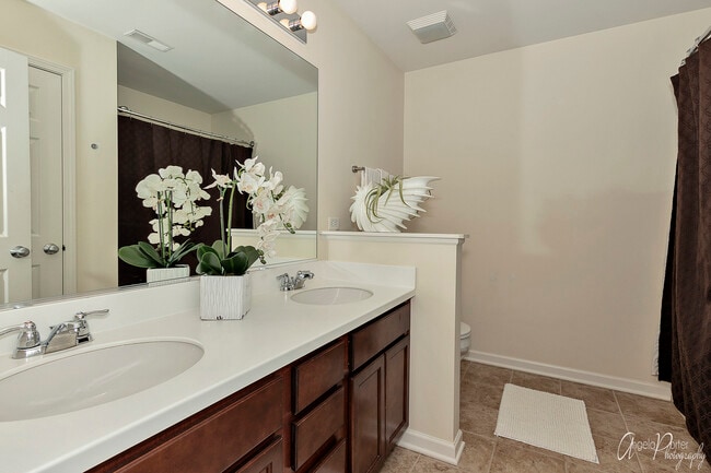 Building Photo - 9870 Williams Dr