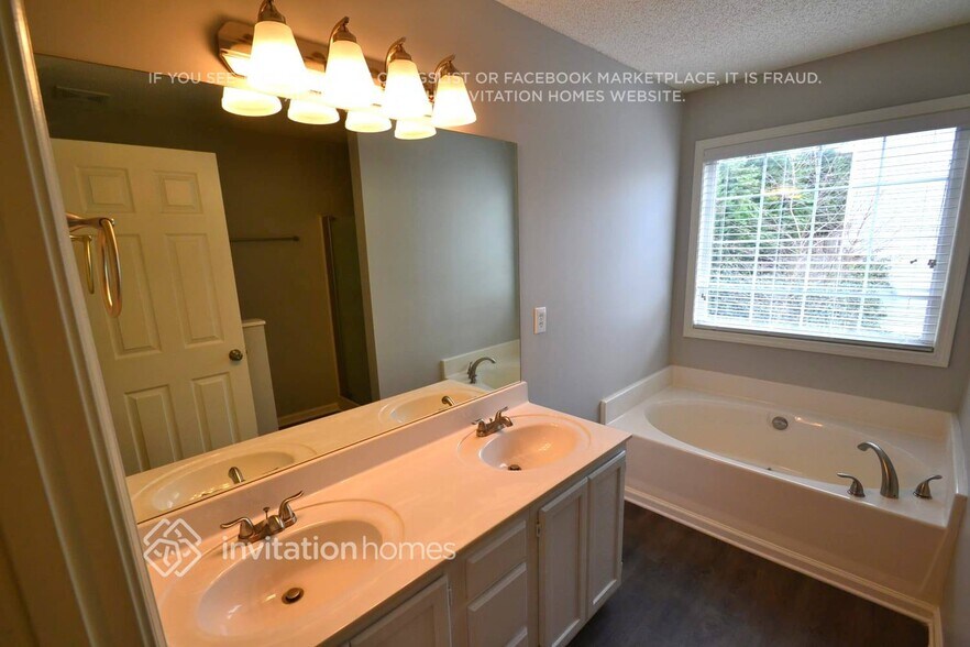 Building Photo - 2697 Chadwick Ln NW