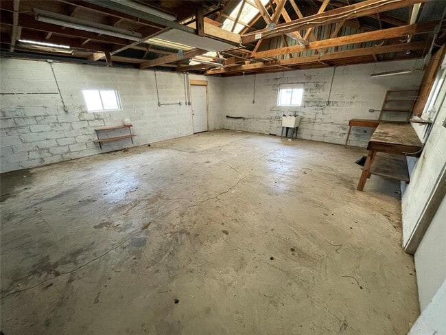 Building Photo - 10106 Schmidt Ln