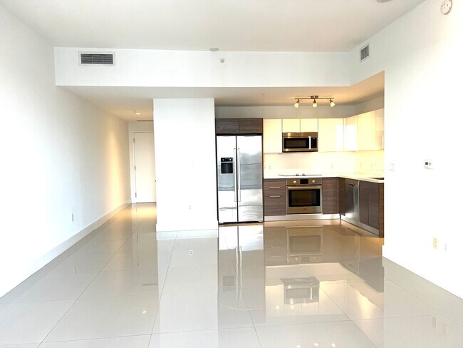 Building Photo - 1010 SW 2nd Ave