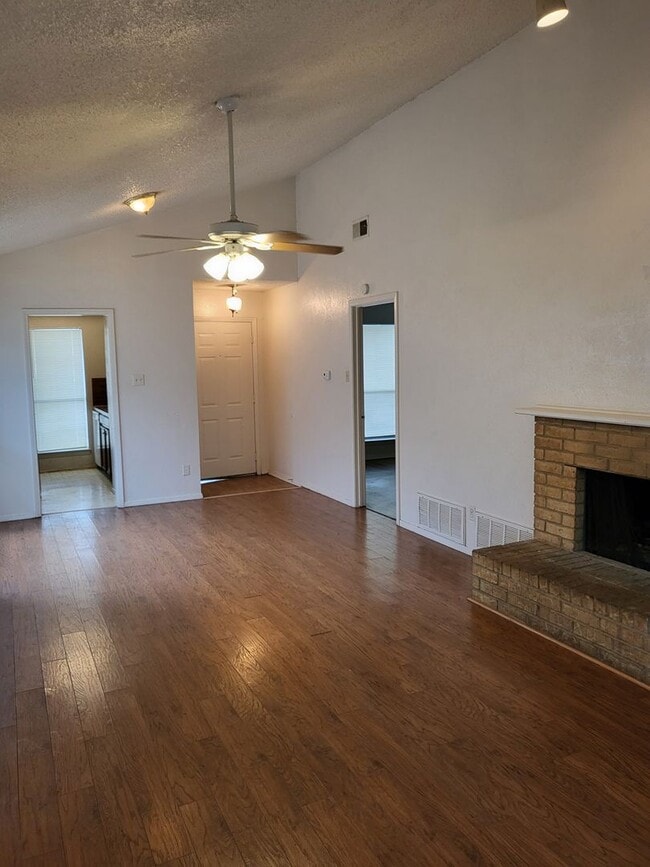 Building Photo - 2716 St George Pl
