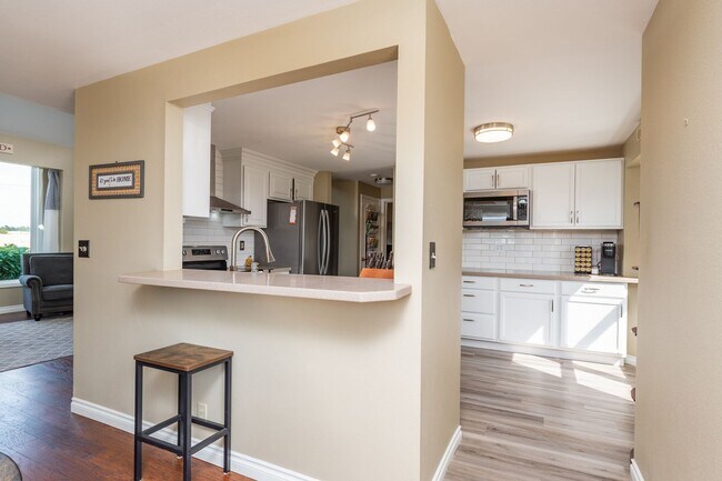 Building Photo - Spacious and Beautiful Home with Private Apartment!