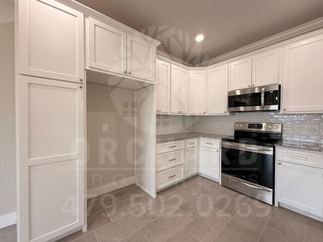 Building Photo - Single-Family Home- Stunning Applewood Plan