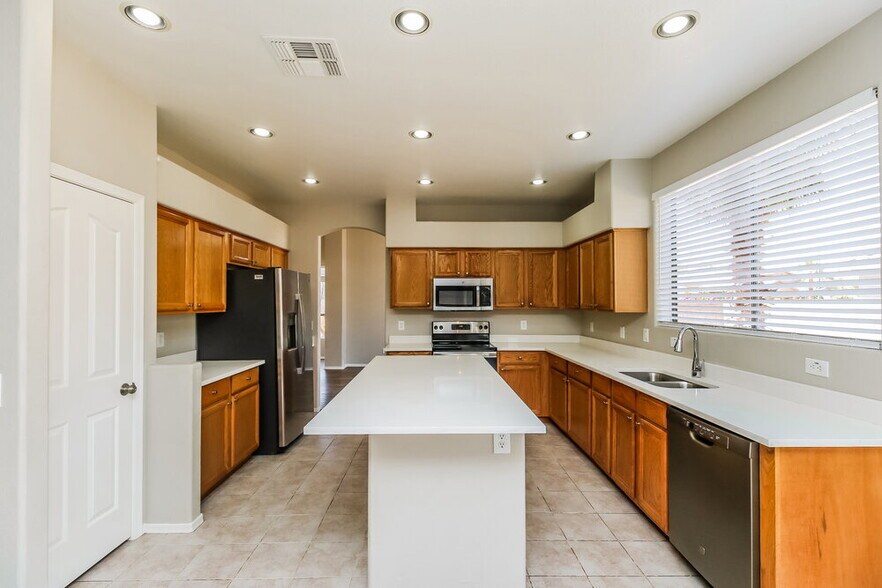 Building Photo - 1356 E Black Diamond Dr
