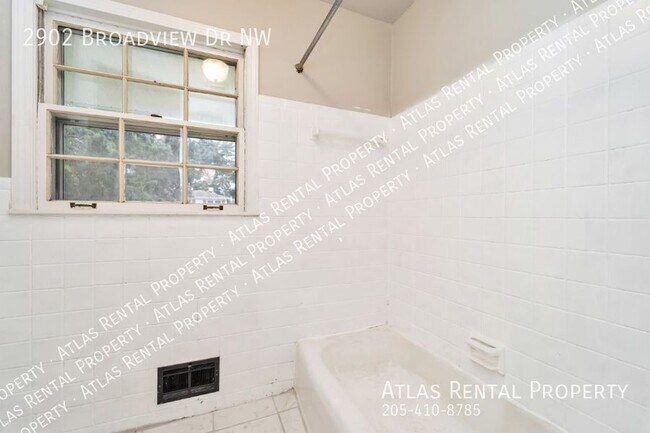 Building Photo - 2902 Broadview Dr NW