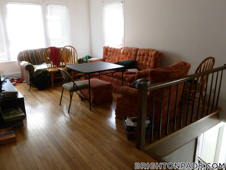 Building Photo - 64 Murdock St