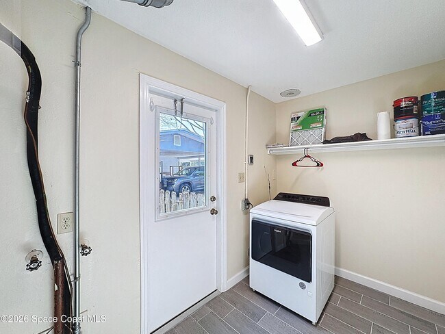 Building Photo - 1315 Lester Ct