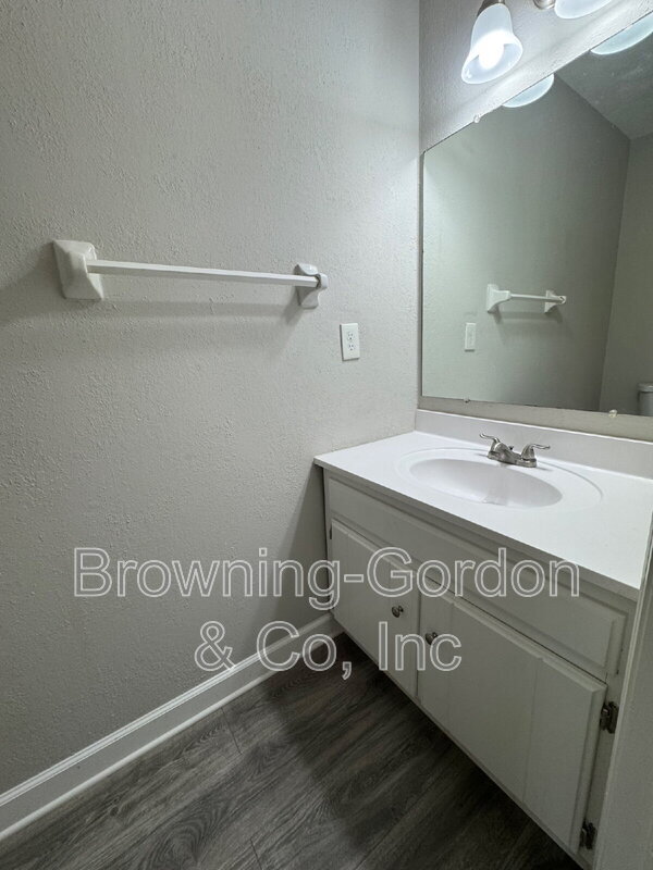 Building Photo - 319 N.Timberway Circle