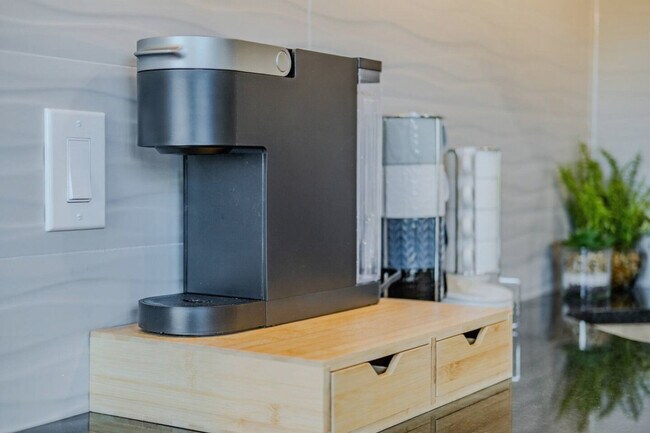 Building Photo - 736 W Rider Dr