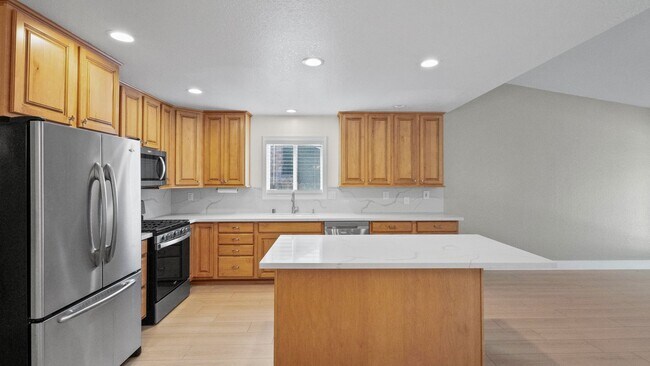 Building Photo - 3 Bedroom Home in Vacaville