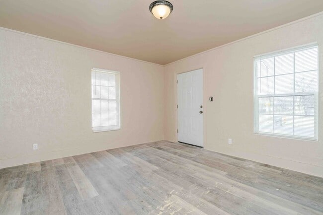 Building Photo - 1111 SW 13th Ave