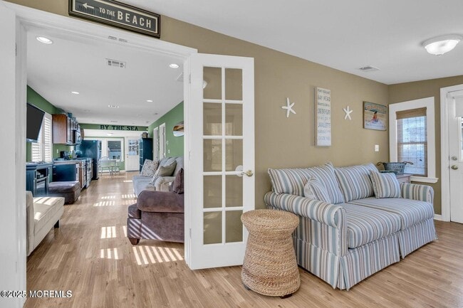 Building Photo - 124 Mathis Dr
