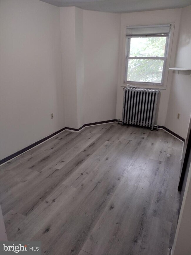 Building Photo - 2029 E Stella St