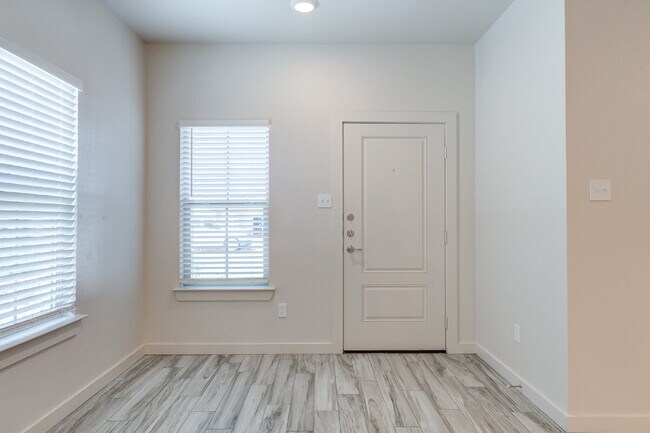 Building Photo - Brand new townhomes in Frenship East!