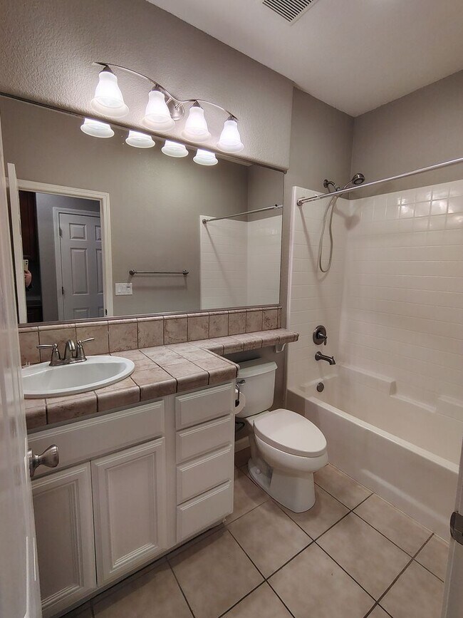 Building Photo - 880 Raccoon Valley Dr