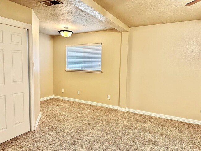 Building Photo - 239 Ridgewood Dr