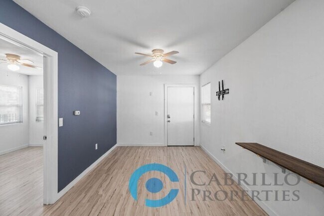 Building Photo - 1307 Division St